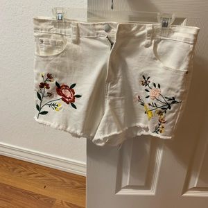 Embroidered white shorts